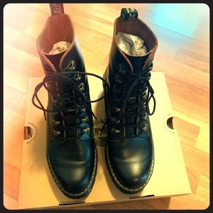 Dr Martens , Leona size 7 - excellent condition